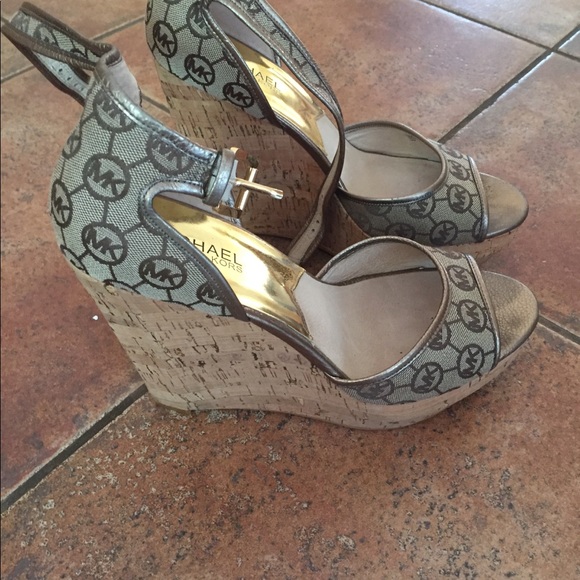 Shoes - Picture 2 of 3